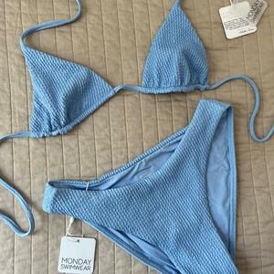Monday Swimwear - Periwinkle Crinkle Triangle String Bikini p / 0